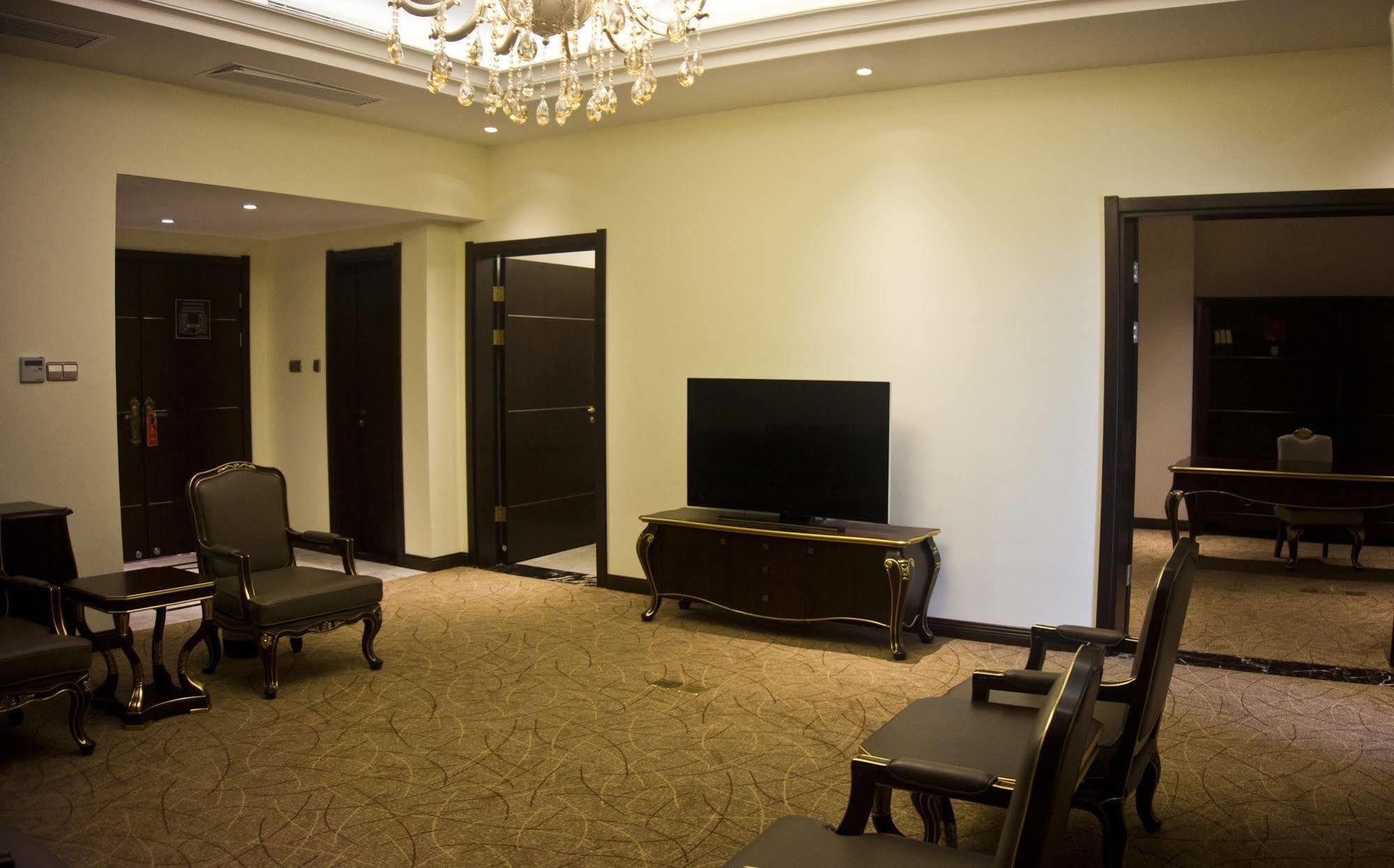 Tang Palace Hotel Accra Exterior foto